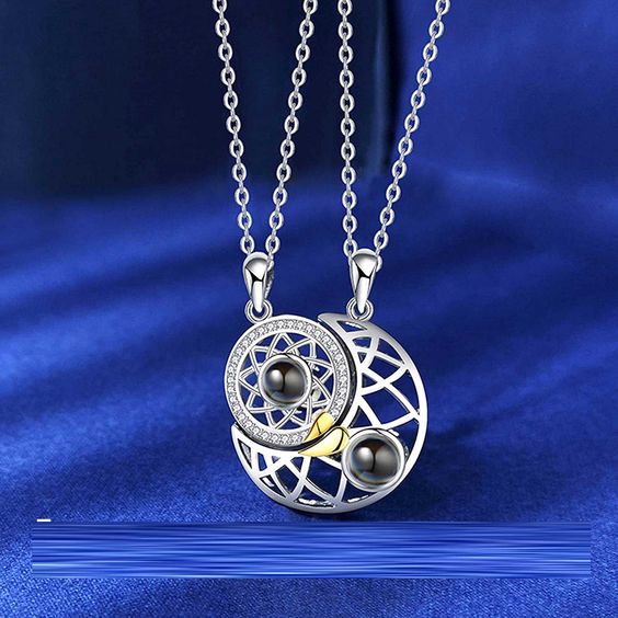 Collar Sol 🌞 y Luna🌙 para Parejas, proyecta "Te Amo" en 100 Idiomas